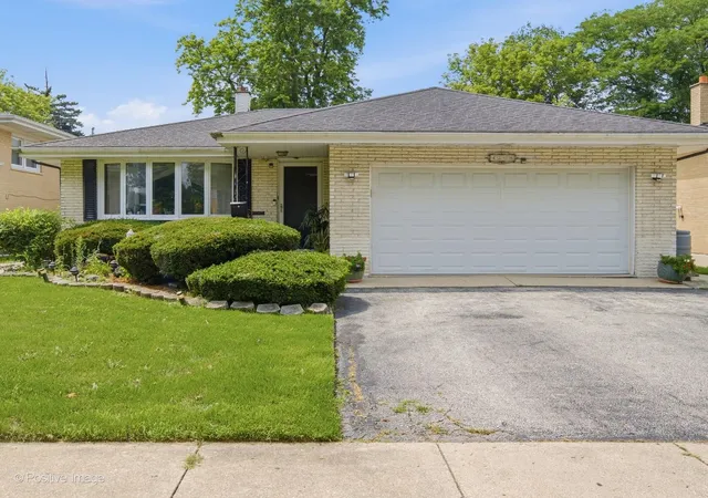 Photo 2 of Single family home for sale at 4308 Elm Ave, Brookfield, IL 60513 | MLS# 12737254 | Listing updated on 2026-09-30