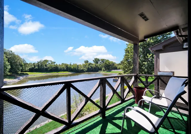 Listing Photo 4 - Condo for sale in building located at 1037 Cottonwood Ct, Wheeling, IL 60090 - Unit #2BL