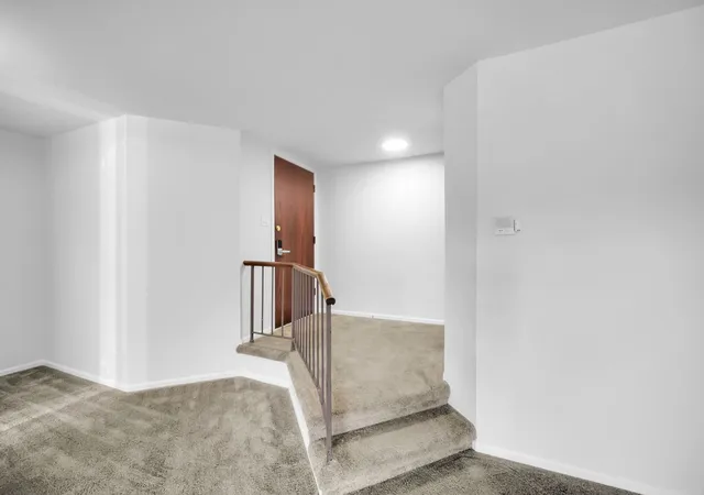 Listing Photo 5 - Condo for sale in building located at 1037 Cottonwood Ct, Wheeling, IL 60090 - Unit #2BL