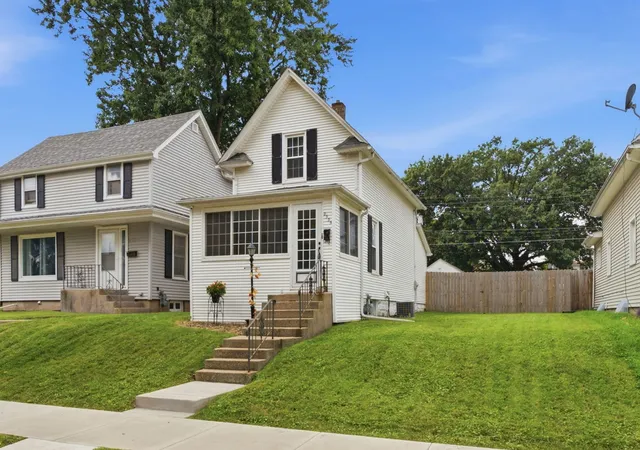 Photo 2 of Sale Pending at 2335 33rd Street, Moline, IL 61265 | MLS# 12737294 | Listing updated on 2026-09-20