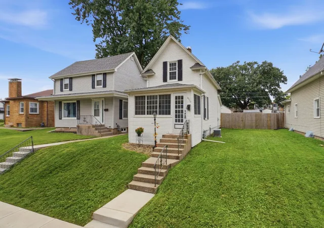 Photo 3 of Sale Pending at 2335 33rd Street, Moline, IL 61265 | MLS# 12737294 | Listing updated on 2026-09-20