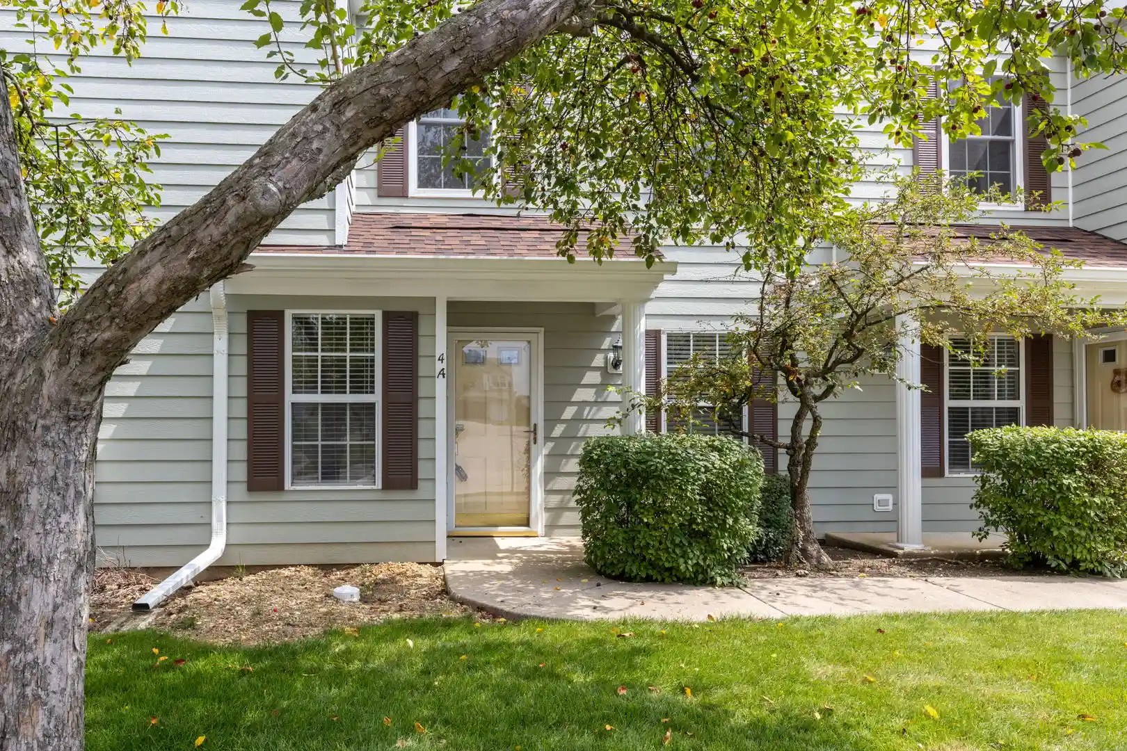Listing Photo 1 - Condo for sale in 4 Taylor Ct located at 4 Taylor Ct, Streamwood, IL 60107 - Unit 4 Taylor Ct