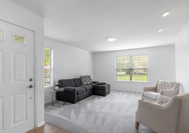 Listing Photo 2 - Condo for sale in building located at 4 Taylor Ct, Streamwood, IL 60107 - Unit #A