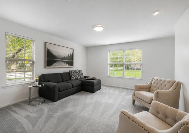 Listing Photo 3 - Condo for sale in building located at 4 Taylor Ct, Streamwood, IL 60107 - Unit #A