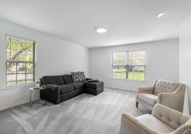 Listing Photo 4 - Condo for sale in building located at 4 Taylor Ct, Streamwood, IL 60107 - Unit #A