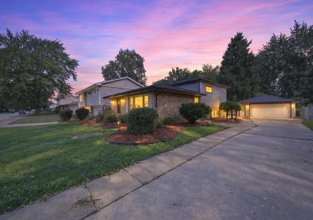 Photo 1 of Single family home for sale at 15207 Waterman Dr, South Holland, IL 60473 | MLS# 12737362 | Listing updated on 2026-10-05