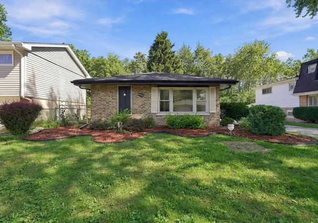 Photo 3 of Single family home for sale at 15207 Waterman Dr, South Holland, IL 60473 | MLS# 12737362 | Listing updated on 2026-10-05