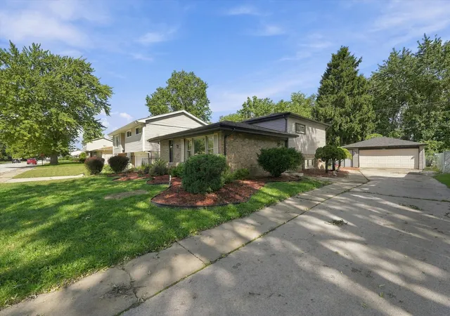 Photo 2 of Single family home for sale at 15207 Waterman Dr, South Holland, IL 60473 | MLS# 12737362 | Listing updated on 2026-10-05