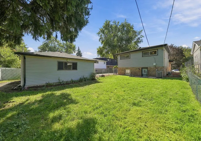 Photo 4 of Single family home for sale at 15207 Waterman Dr, South Holland, IL 60473 | MLS# 12737362 | Listing updated on 2026-10-05