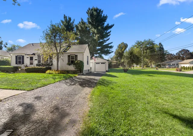 Photo 2 of Sale Pending at 523 Highland Ave, Woodstock, IL 60098 | MLS# 12737474 | Listing updated on 2026-10-05