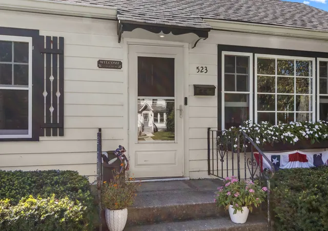 Photo 3 of Sale Pending at 523 Highland Ave, Woodstock, IL 60098 | MLS# 12737474 | Listing updated on 2026-10-05