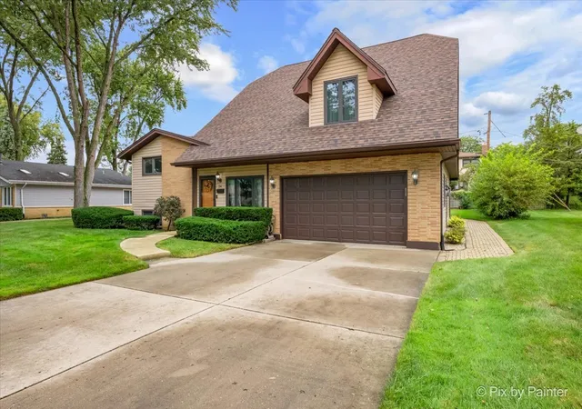 Photo 2 of Single family home for sale at 24 W Devon Ave, Roselle, IL 60172 | MLS# 12737559 | Listing updated on 2026-10-21