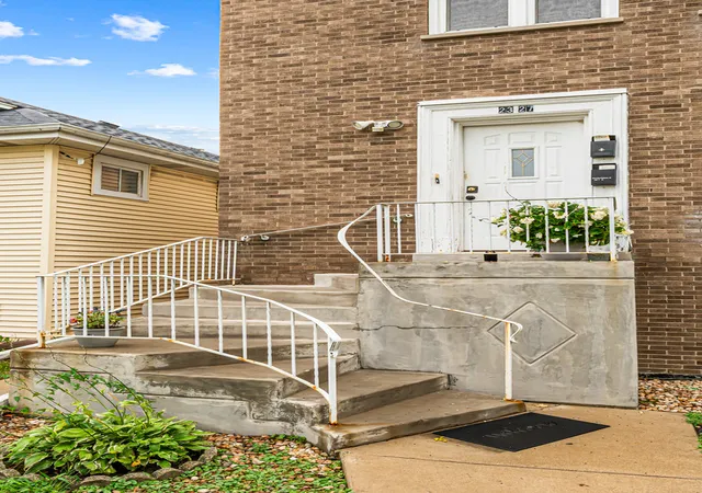 Listing Photo 4 - Condo for sale in building located at 2327 N 75th Ave, Elmwood Park, IL 60707