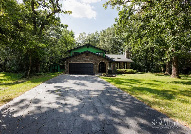 Photo 2 of Single family home for sale at 855 Charles St, Crete, IL 60417 | MLS# 12737618 | Listing updated on 2026-09-15