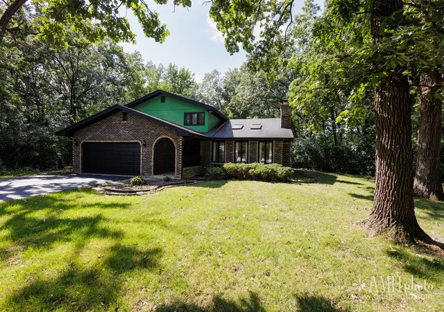 Photo 3 of Single family home for sale at 855 Charles St, Crete, IL 60417 | MLS# 12737618 | Listing updated on 2026-09-15