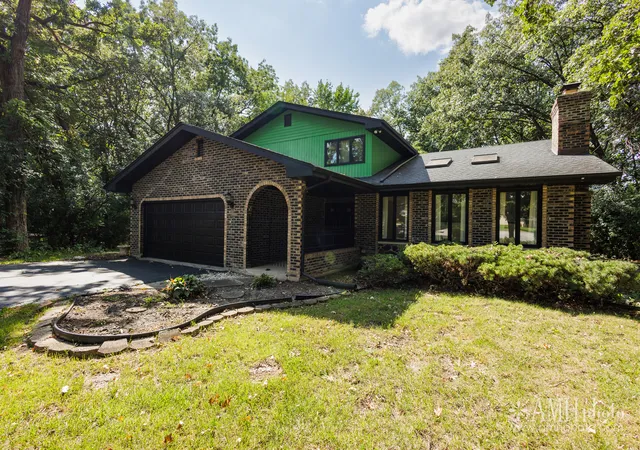 Photo 3 of Single family home for sale at 855 Charles St, Crete, IL 60417 | MLS# 12737618 | Listing updated on 2026-09-15