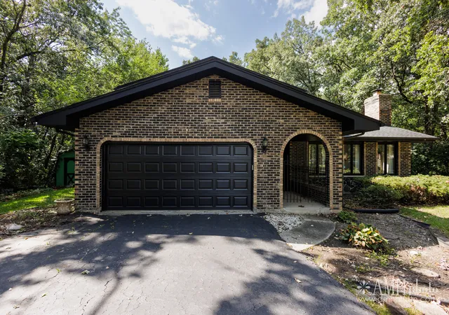 Photo 4 of Single family home for sale at 855 Charles St, Crete, IL 60417 | MLS# 12737618 | Listing updated on 2026-09-15