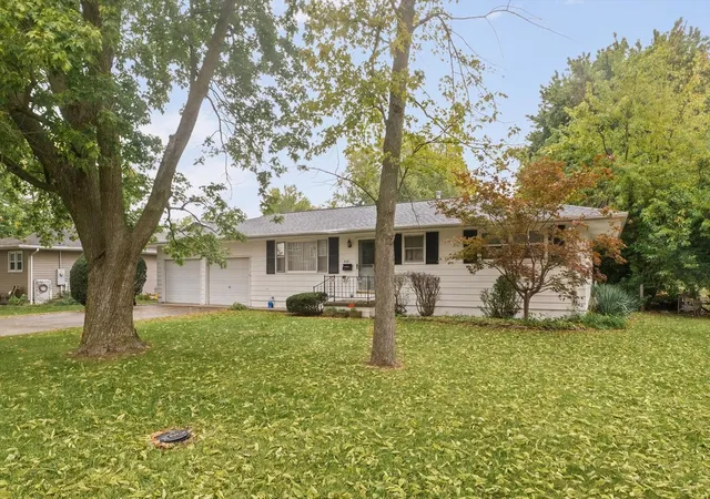 Photo 1 of Single family home for sale at 324 W Washington St, Arcola, IL 61910 | MLS# 12737640 | Listing updated on 2026-10-20