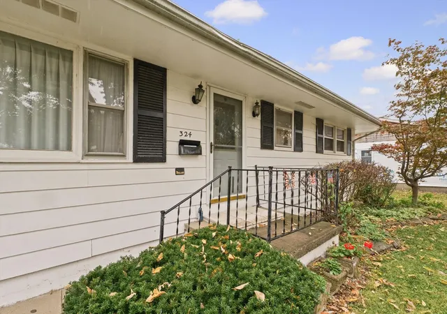 Photo 3 of Single family home for sale at 324 W Washington St, Arcola, IL 61910 | MLS# 12737640 | Listing updated on 2026-10-20