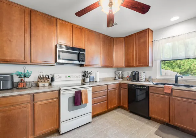 Listing Photo 3 - Condo for sale in building located at 500 Richard Brown Blvd, Volo, IL 60073