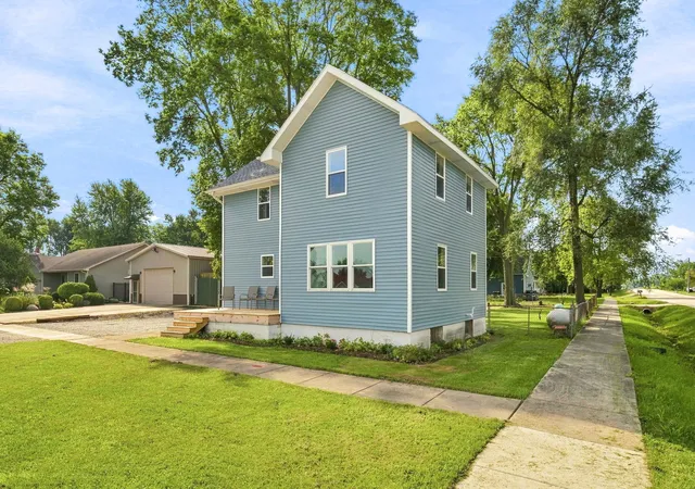 Photo 2 of Single family home for sale at 18395 W South St, Wilmington, IL 60481 | MLS# 12737751 | Listing updated on 2026-09-28