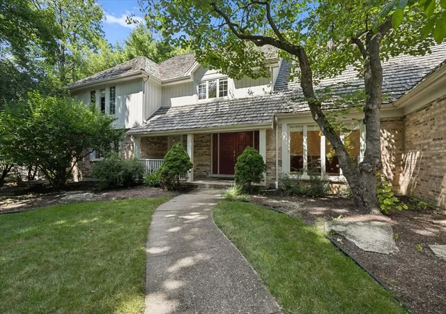 Photo 1 of Single family home for sale at 30 Brierfield Ct, Lake Bluff, IL 60044 | MLS# 12737761 | Listing updated on 2026-09-06