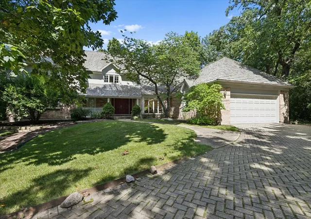 Photo 2 of Single family home for sale at 30 Brierfield Ct, Lake Bluff, IL 60044 | MLS# 12737761 | Listing updated on 2026-09-06