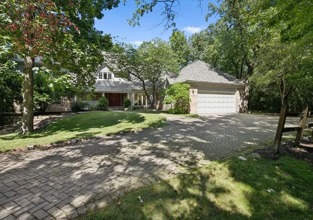 Photo 3 of Single family home for sale at 30 Brierfield Ct, Lake Bluff, IL 60044 | MLS# 12737761 | Listing updated on 2026-09-06
