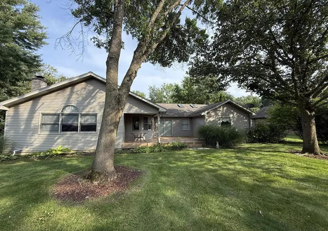 Photo 2 of Single family home for sale at 3940 Gloucester Dr, Crete, IL 60417 | MLS# 12737846 | Listing updated on 2026-10-04