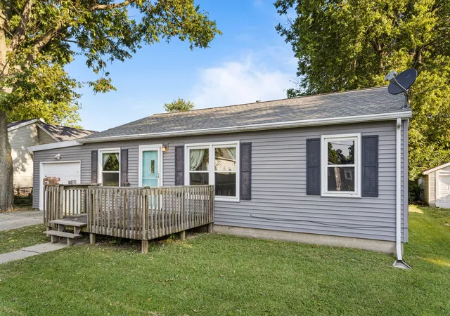 Photo 2 of Single family home for sale at 602 E Van Allen St, Tuscola, IL 61953 | MLS# 12737881 | Listing updated on 2026-09-30
