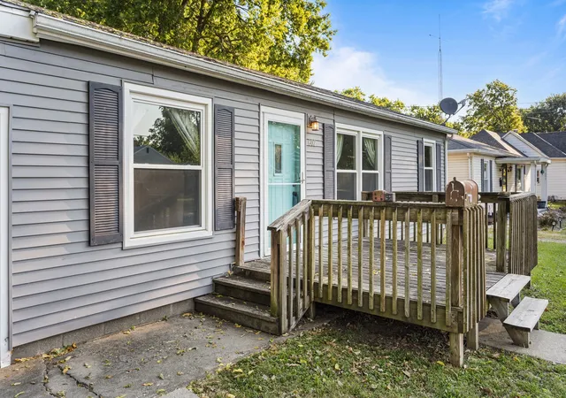Photo 2 of Single family home for sale at 602 E Van Allen St, Tuscola, IL 61953 | MLS# 12737881 | Listing updated on 2026-09-14