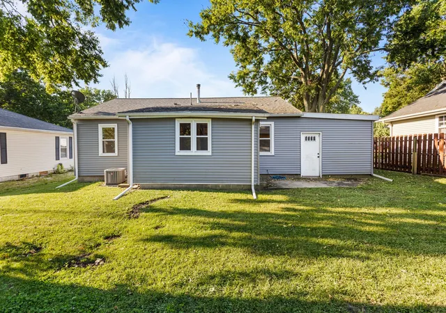 Photo 3 of Single family home for sale at 602 E Van Allen St, Tuscola, IL 61953 | MLS# 12737881 | Listing updated on 2026-09-14