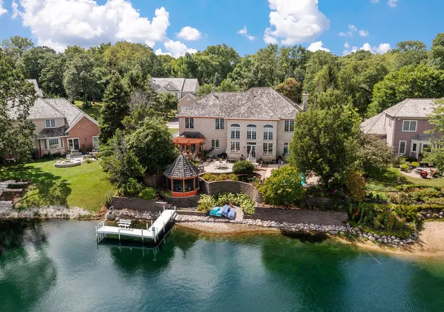 Photo 3 of Single family home for sale at 28951 Forest Lake Ln, Libertyville, IL 60048 | MLS# 12737902 | Listing updated on 2026-09-20