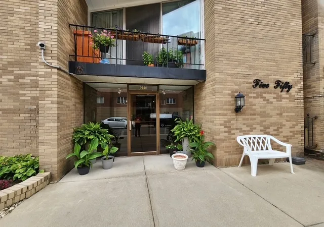 Photo 1 of Condo for sale at 550 Ida St #4SW, Des Plaines, IL 60016 | MLS# 12737911 | Listing updated on 2026-10-05