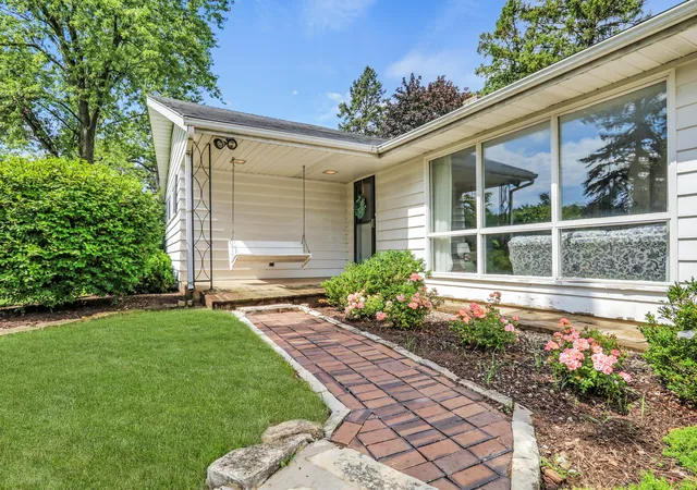 Photo 3 of Single family home for sale at 2414 Sunset Ave, Waukegan, IL 60087 | MLS# 12737916 | Listing updated on 2026-10-07