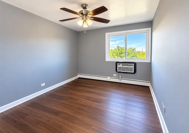 Photo 4 of Condo for sale at 5011 Valley Ln #501, Streamwood, IL 60107 | MLS# 12737935 | Listing updated on 2026-10-08
