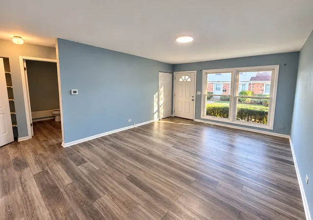 Photo 4 of Townhouse for sale at 1051 Ashton Ct #1051, Streamwood, IL 60107 | MLS# 12737936 | Listing updated on 2026-10-09