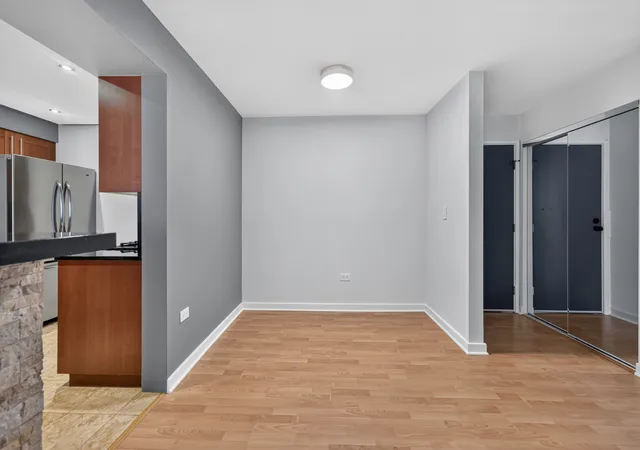 Listing Photo 5 - Condo for sale in building located at 841 N York St, Elmhurst, IL 60126 - Unit #428