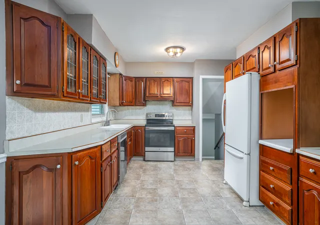 Photo 2 of Sale Pending at 803 16th Street, Bettendorf, IA 52722 | MLS# 12737974 | Listing updated on 2026-10-20