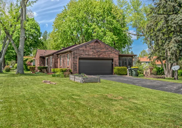 Photo 3 of Single family home for sale at 547 Reese Ave, East Dundee, IL 60118 | MLS# 12738013 | Listing updated on 2026-09-14