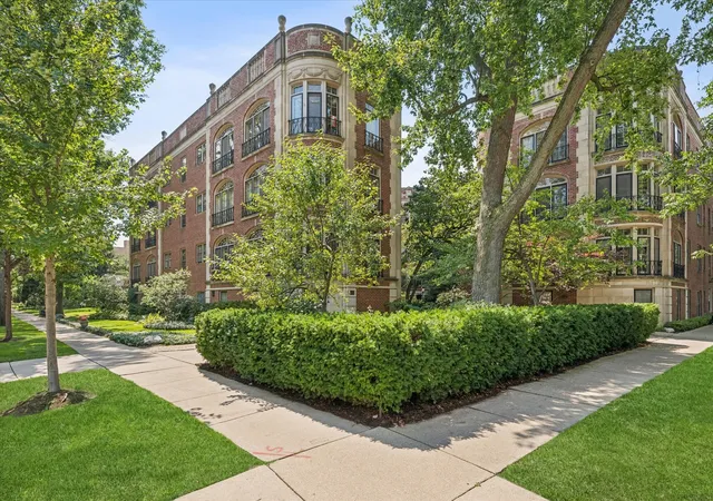 Photo 1 of Sale Pending at 940 Michigan Ave #1H, Evanston, IL 60202 | MLS# 12738118 | Listing updated on 2026-10-07