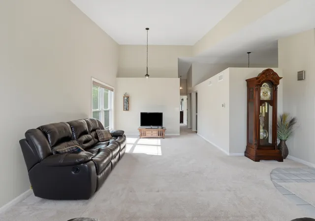 Photo 4 of Single family home for sale at 413 Harbor Dr, Carpentersville, IL 60110 | MLS# 12738193 | Listing updated on 2026-09-08