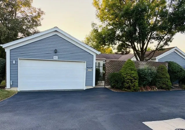 Townhouse for sale at 1066 Dartmouth Dr, Wheaton, IL 60189 | MLS# 12738257