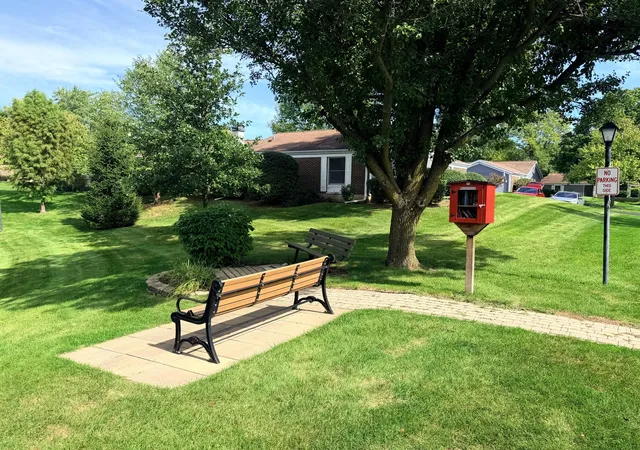Photo 3 of Townhouse for sale at 1066 Dartmouth Dr, Wheaton, IL 60189 | MLS# 12738257 | Listing updated on 2026-09-27