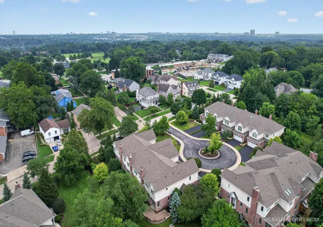 Photo 4 of Townhouse for sale at 790 Parkview Ct, Glen Ellyn, IL 60137 | MLS# 12738297 | Listing updated on 2026-09-22