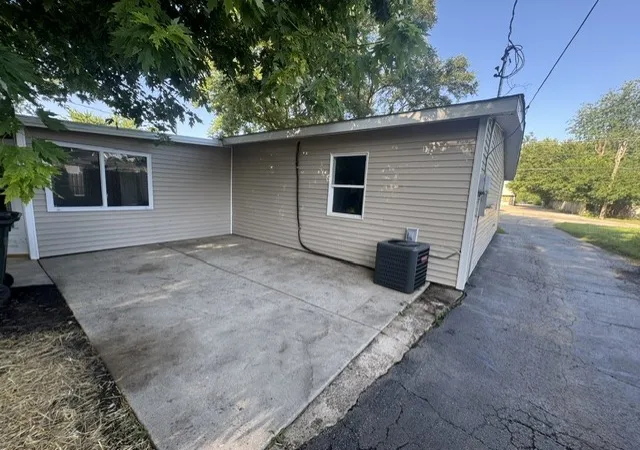 Photo 2 of Single family home for sale at 737 Foran Ln, Aurora, IL 60506 | MLS# 12738317 | Listing updated on 2026-10-05