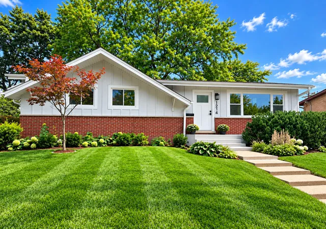 Photo 1 of Single family home for sale at 1214 N Crabtree Ln, Mount Prospect, IL 60056 | MLS# 12738382 | Listing updated on 2026-09-14