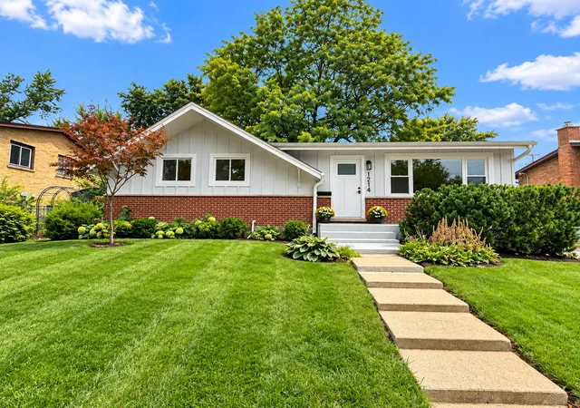 Photo 2 of Single family home for sale at 1214 N Crabtree Ln, Mount Prospect, IL 60056 | MLS# 12738382 | Listing updated on 2026-09-14