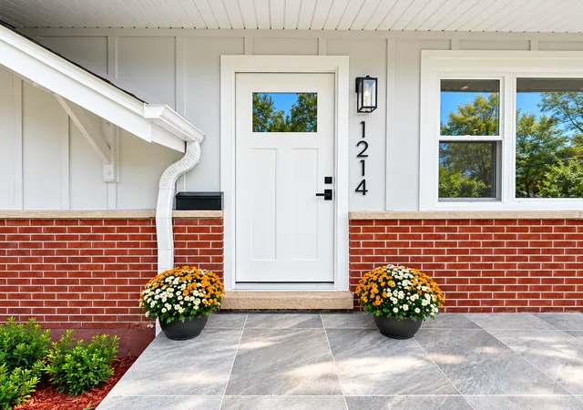 Photo 3 of Single family home for sale at 1214 N Crabtree Ln, Mount Prospect, IL 60056 | MLS# 12738382 | Listing updated on 2026-09-14