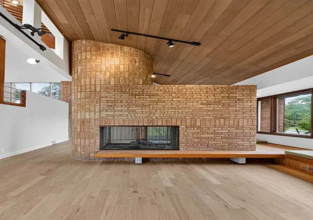 Photo 3 of Single family home for sale at 42 Royal Vale Dr, Oak Brook, IL 60523 | MLS# 12738417 | Listing updated on 2026-09-26